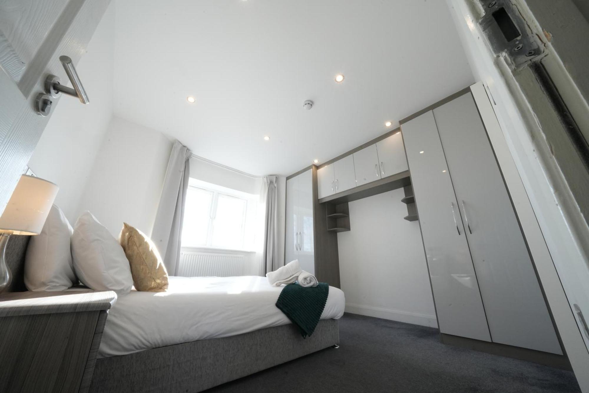 Hatton Apartments: Airport-Adjacent with Free Parking and Underground Access London Exterior photo