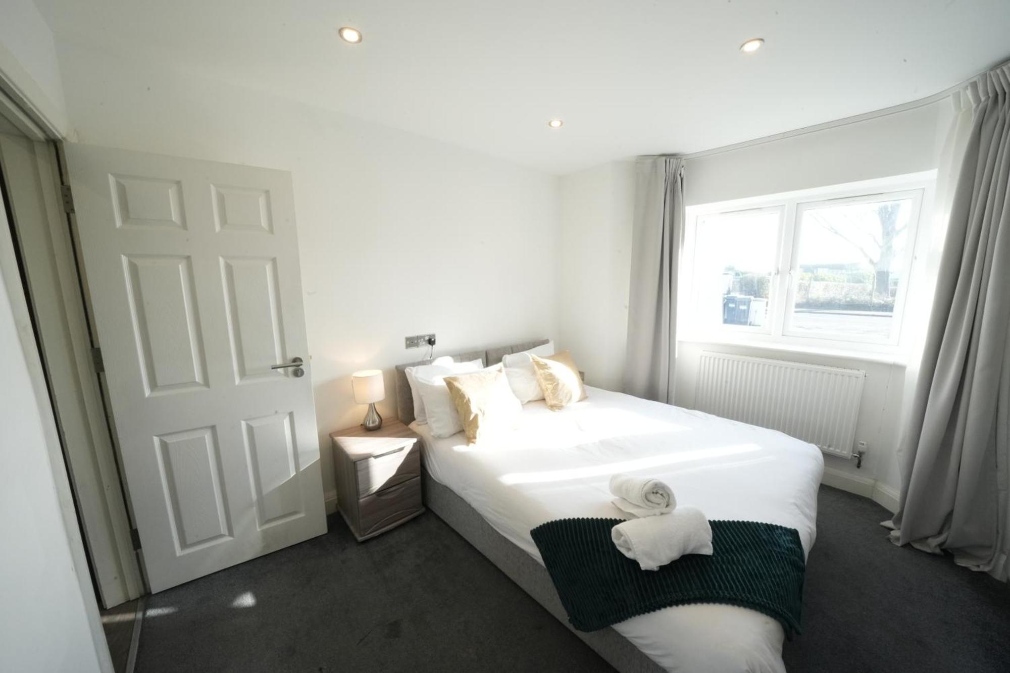 Hatton Apartments: Airport-Adjacent with Free Parking and Underground Access London Exterior photo
