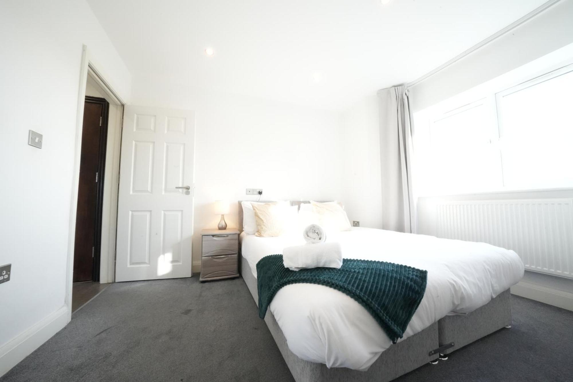 Hatton Apartments: Airport-Adjacent with Free Parking and Underground Access London Exterior photo