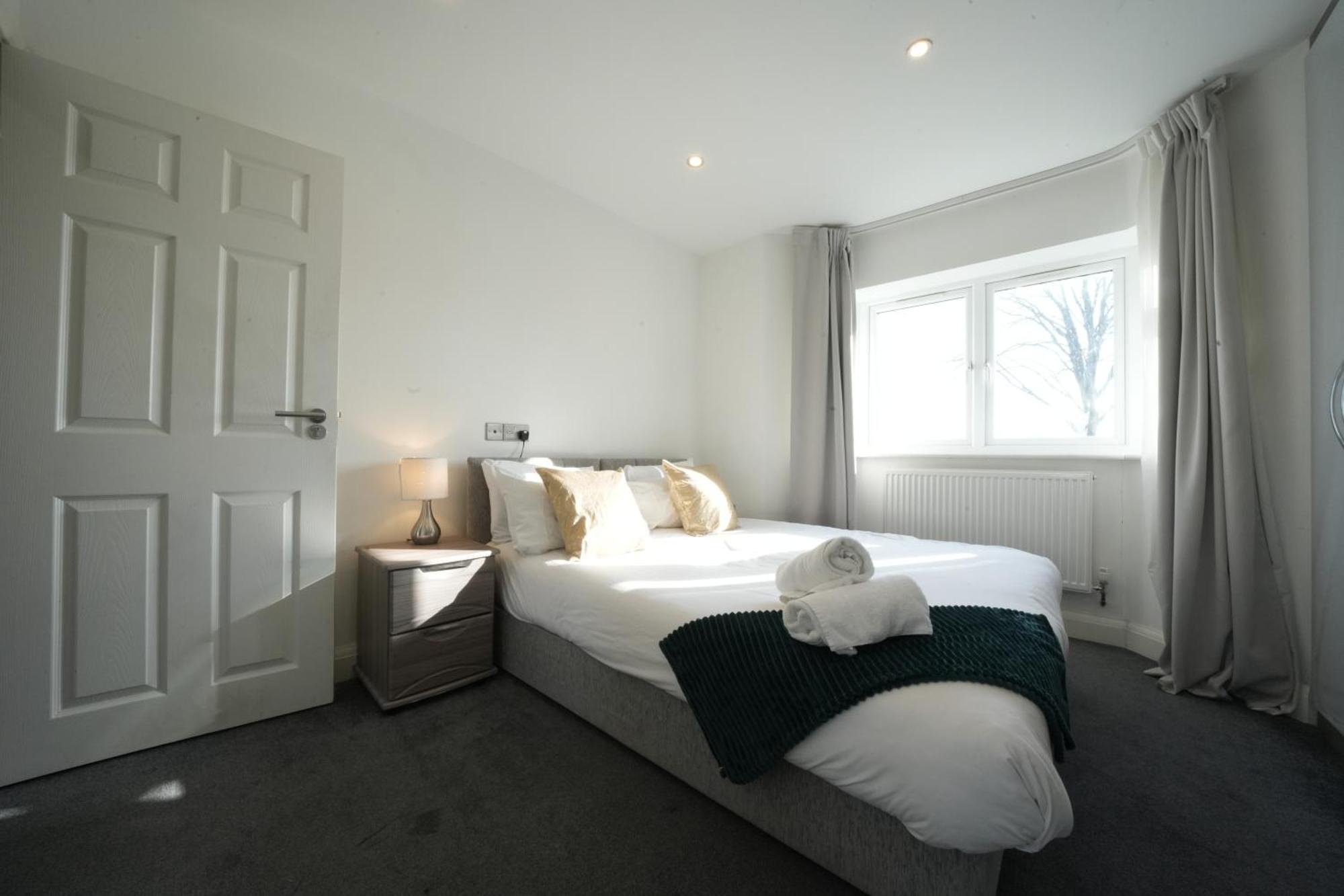 Hatton Apartments: Airport-Adjacent with Free Parking and Underground Access London Exterior photo