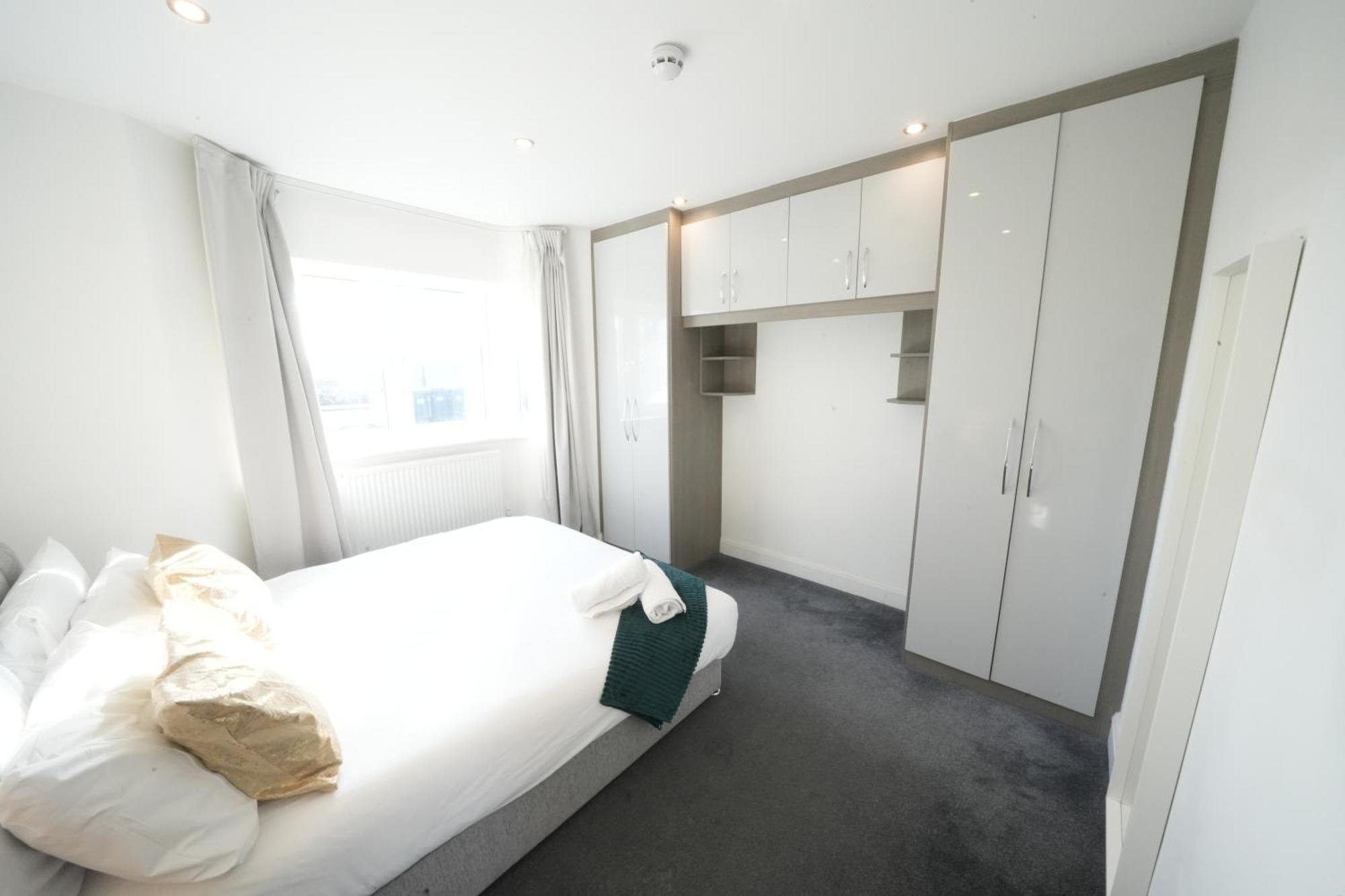 Hatton Apartments: Airport-Adjacent with Free Parking and Underground Access London Exterior photo