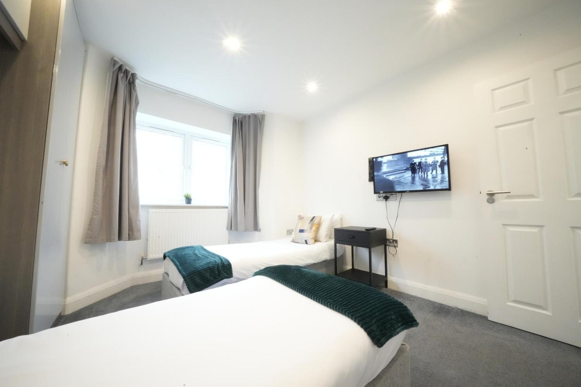 Hatton Apartments: Airport-Adjacent with Free Parking and Underground Access London Exterior photo